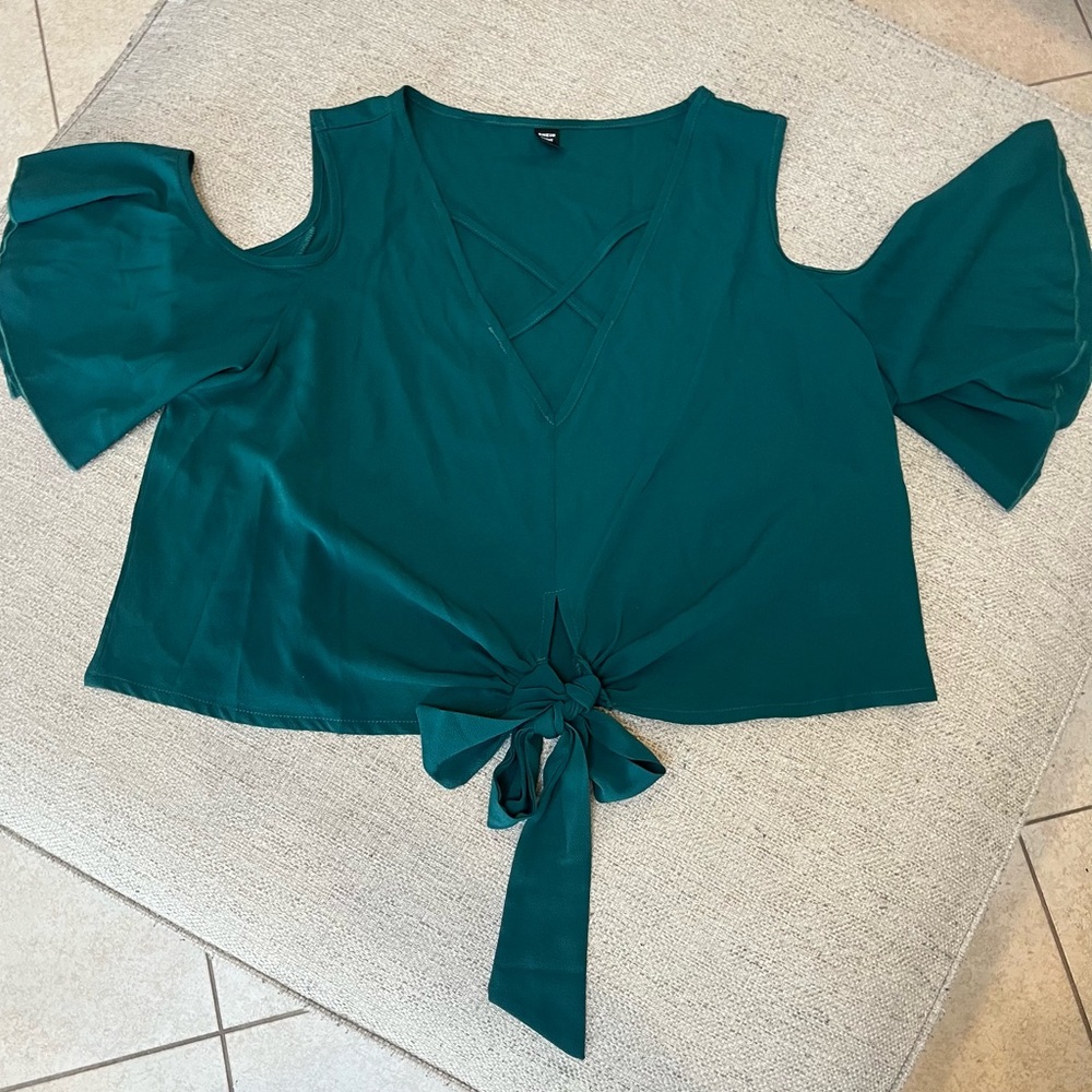 SHEIN Green Cold Shoulder Tie-Front Top - Picture 4 of 4
